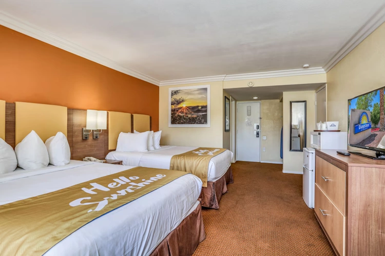 days inn by wyndham palm springs kamer.webp