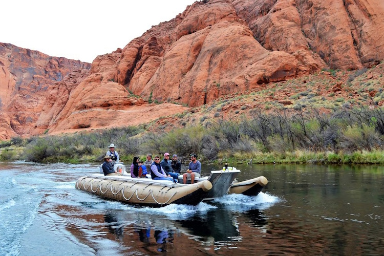 horseshoe bend rafting.jpg