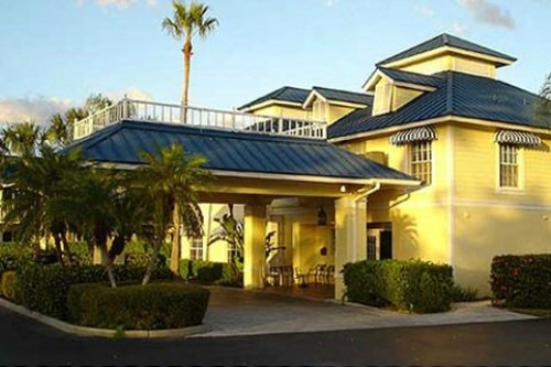 Naples Courtyard Inn 001