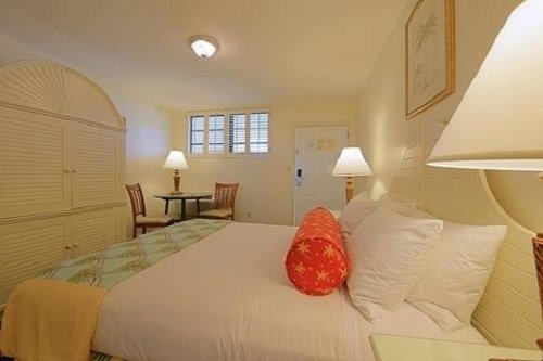 Key West Bayside Inn & Suites room