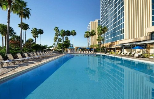 DoubleTree Universal Orlando pool