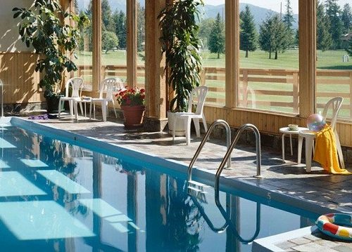 Grouse Mountain Lodge pool