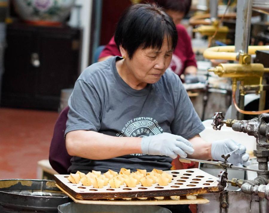 fortune-cookie-factory-food-tour ©strechypants