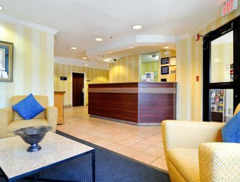 Microtel Inn Atlanta Airport 02.[1]