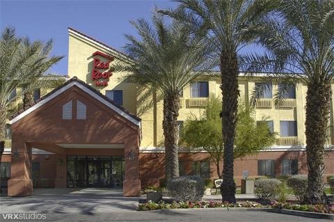 Red Roof Inn Phoenix Airport 01.[1]